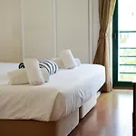 Vista Meia Praia Apartment
