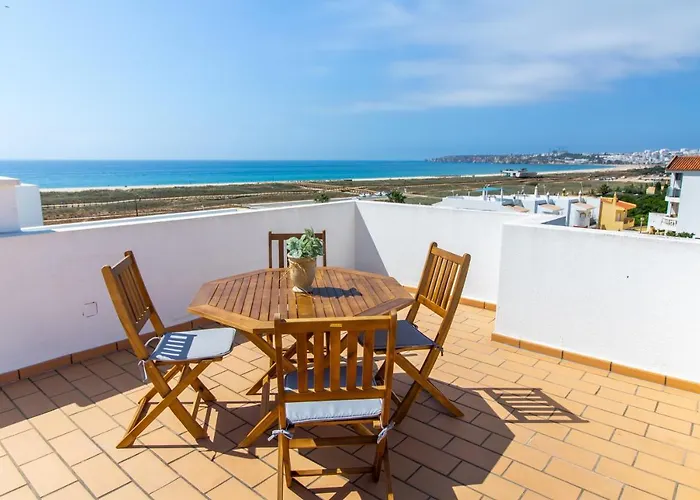Vista Meia Praia Apartment